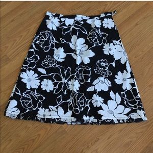 NWOT Talbots Black White Lined Floral Skirt Size16